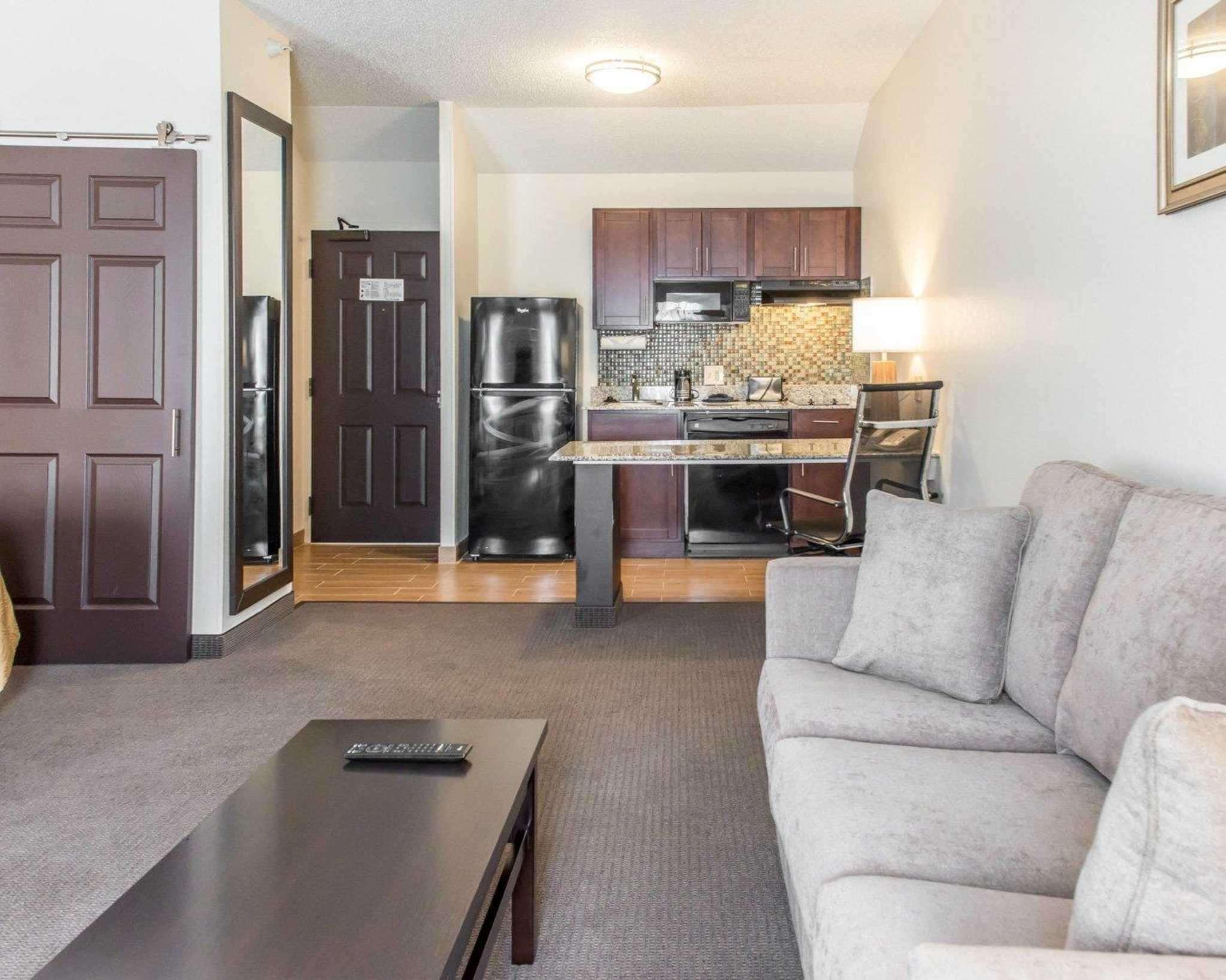 Hotel Mainstay Pittsburgh Airport 2*