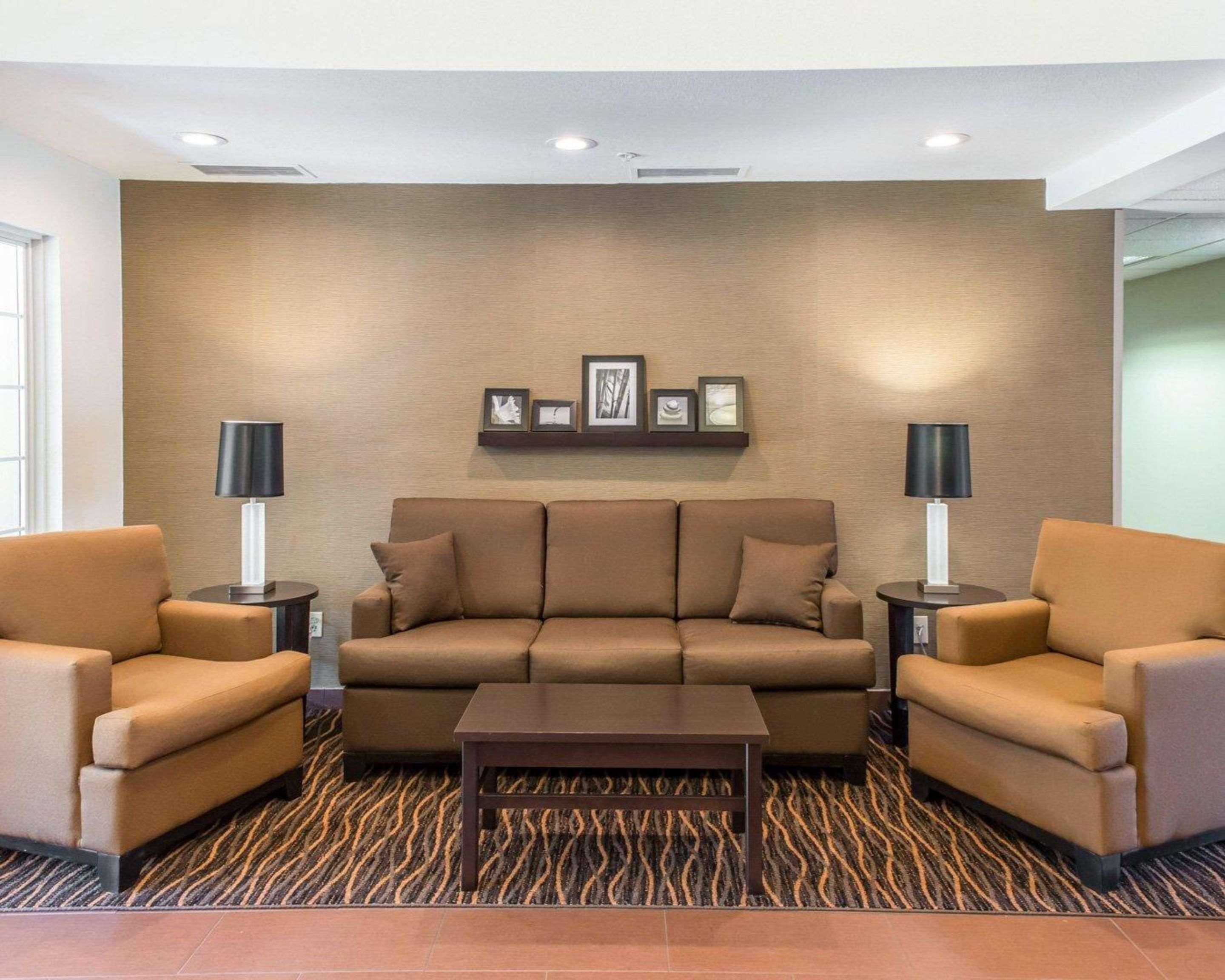 Mainstay Pittsburgh Airport 2*