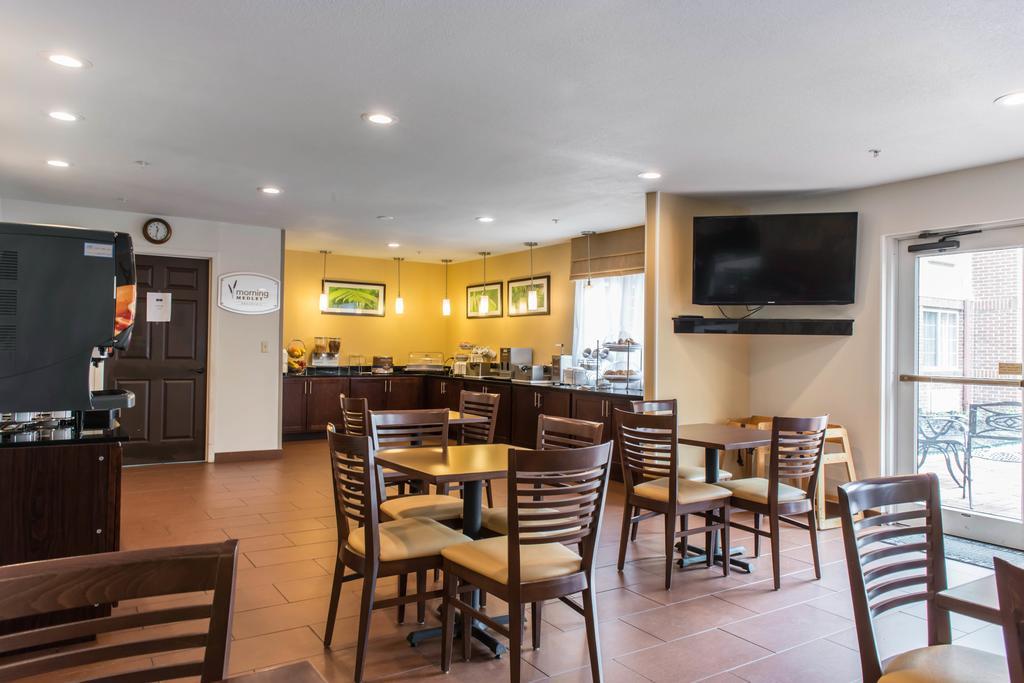 Mainstay Pittsburgh Airport 2*