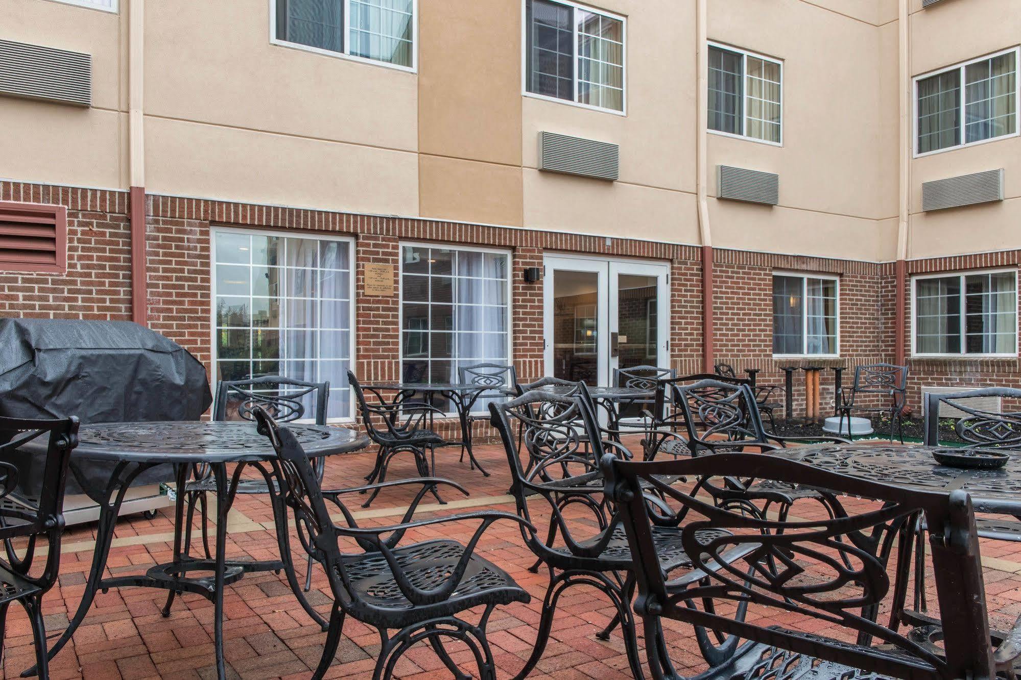 Hotel Mainstay Pittsburgh Airport 2*